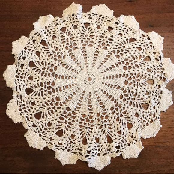 2 Vintage Crocheted Doilies - Picture 1 of 2